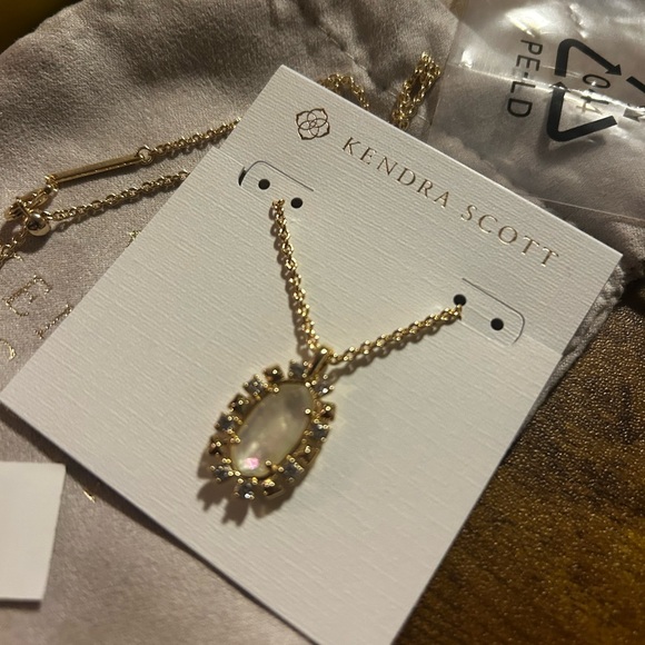 Kendra Scott Elegant Gold Necklace Opal Pendant w/ Box, Dustbag & Bow NEW Gift - Picture 7 of 7